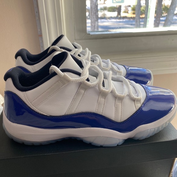 Jordan 11s Retro low - Picture 2 of 4
